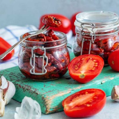 Πώς να φτιάξεις πεντανόστιμες, σπιτικές, λιαστές ντομάτες