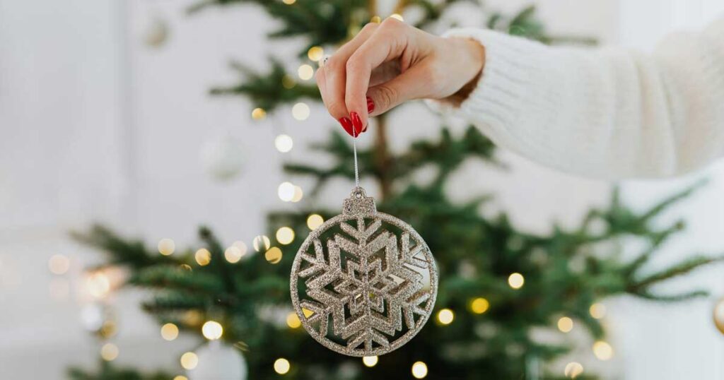 πράσινο τεχνητό χριστουγεννιάτικο δέντρο