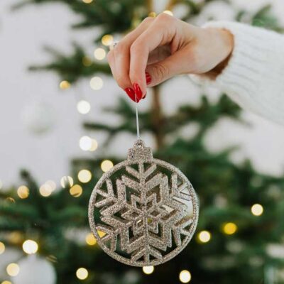 πράσινο τεχνητό χριστουγεννιάτικο δέντρο